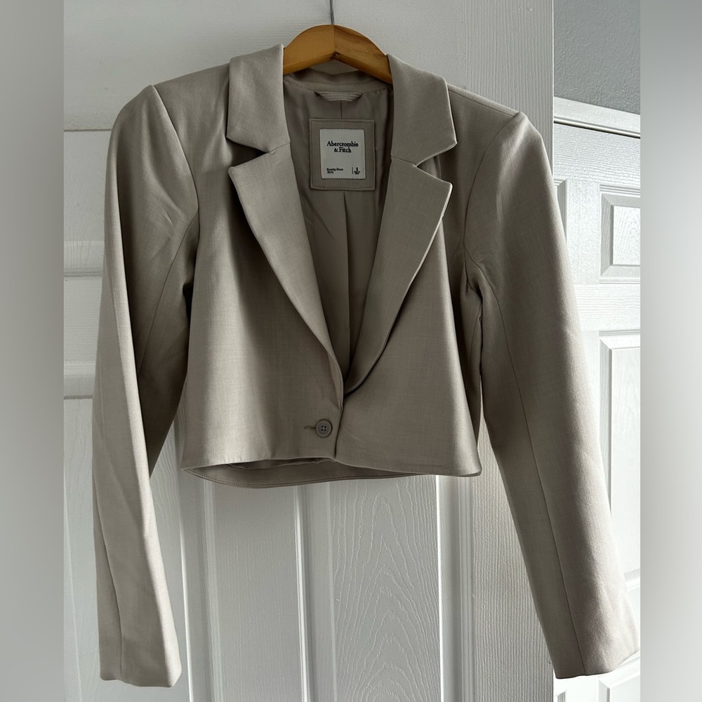 NWOT Abercrombie & Fitch Premium Linen Cropped Blazer, Light Taupe